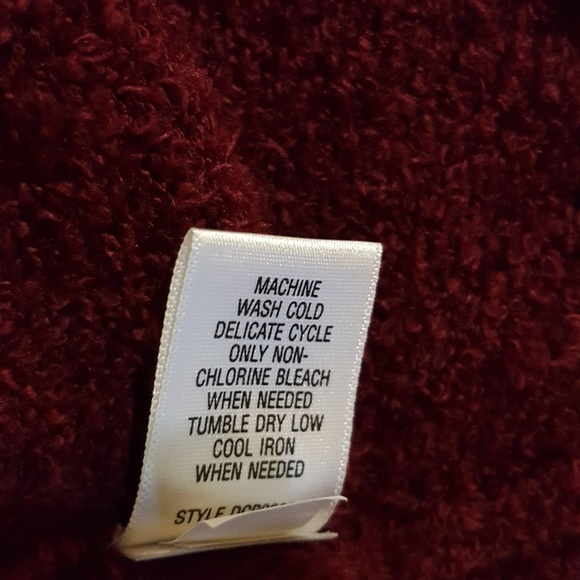 croft & barrow sweater size:s very cozy and warm  color is maroon - Picture 8 of 9